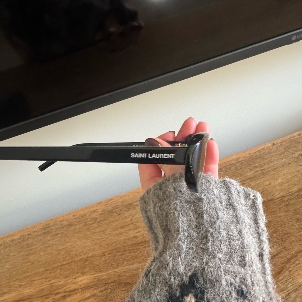Black Rectangular Sunglasses - Picture 3 of 15